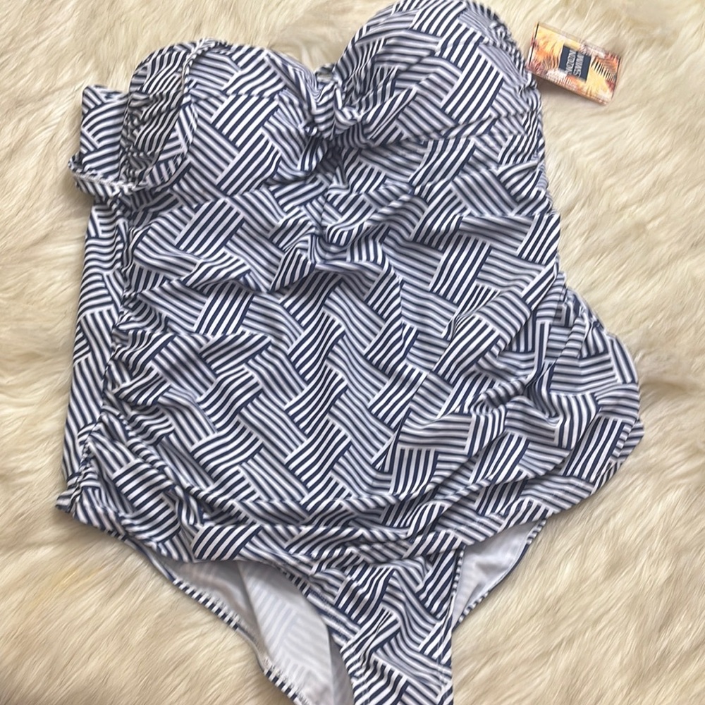 🆕 Noon Swim 
 Built in Bra 
Blue and white stripes 
No Hygienic Strip